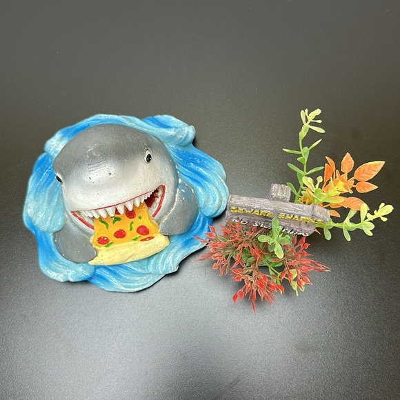Fish Tank Ornaments Shark Eating Pizza and Sign/Shrubs Beware Shark No Swimming - Picture 2 of 11